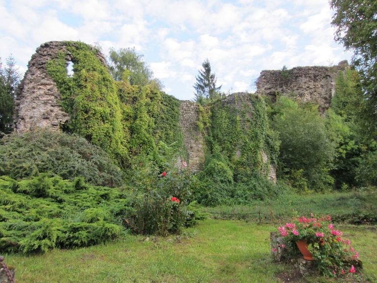 Prény Castle: A Former Ducal Fortress in France