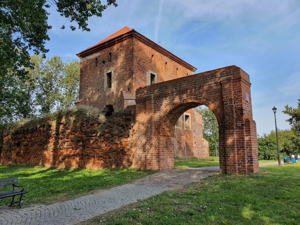 Gołańcz Castle: A Medieval Fortified Residence in Poland 2 Gołańcz Castle