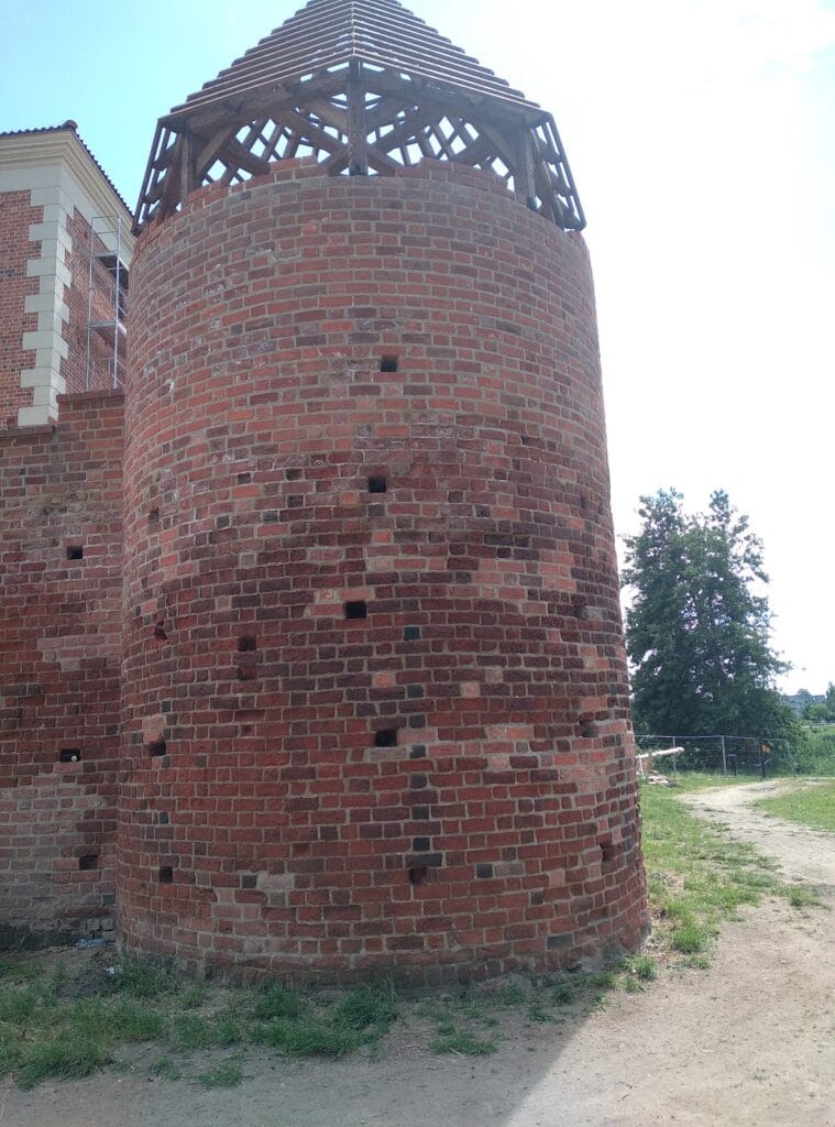 Gołańcz Castle: A Medieval Fortified Residence in Poland 3 Gołańcz Castle