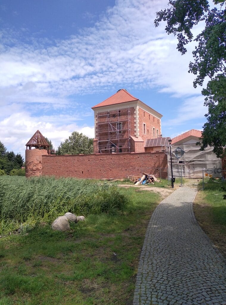Gołańcz Castle: A Medieval Fortified Residence in Poland 4 Gołańcz Castle