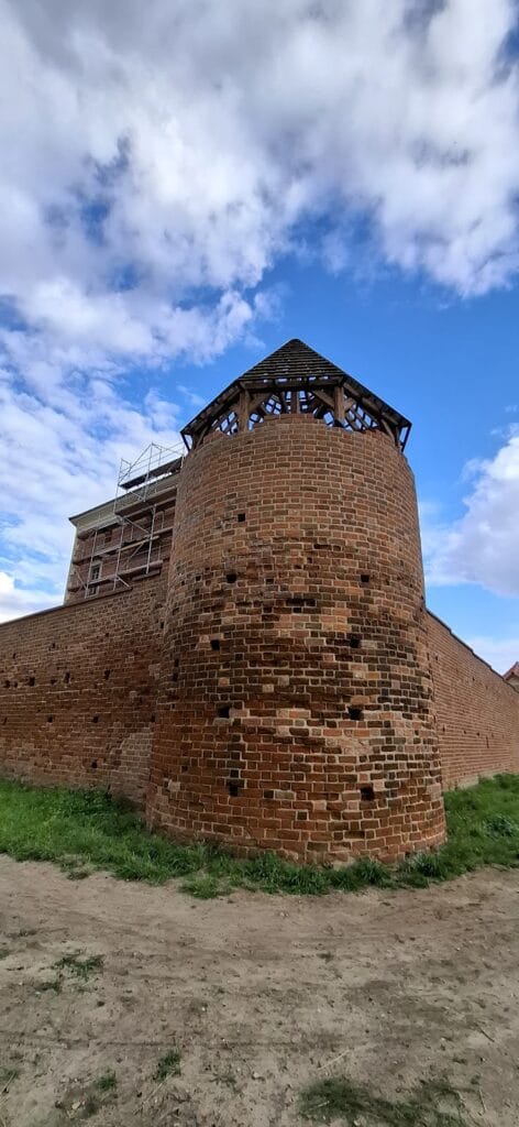Gołańcz Castle: A Medieval Fortified Residence in Poland 5 Gołańcz Castle