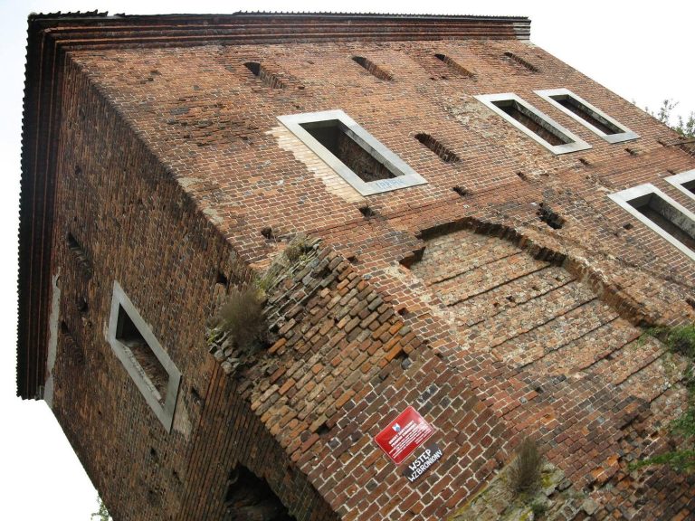 Gołańcz Castle: A Medieval Fortified Residence in Poland
