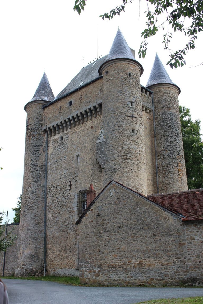Château de Jouillat: A Medieval Defensive Keep in France