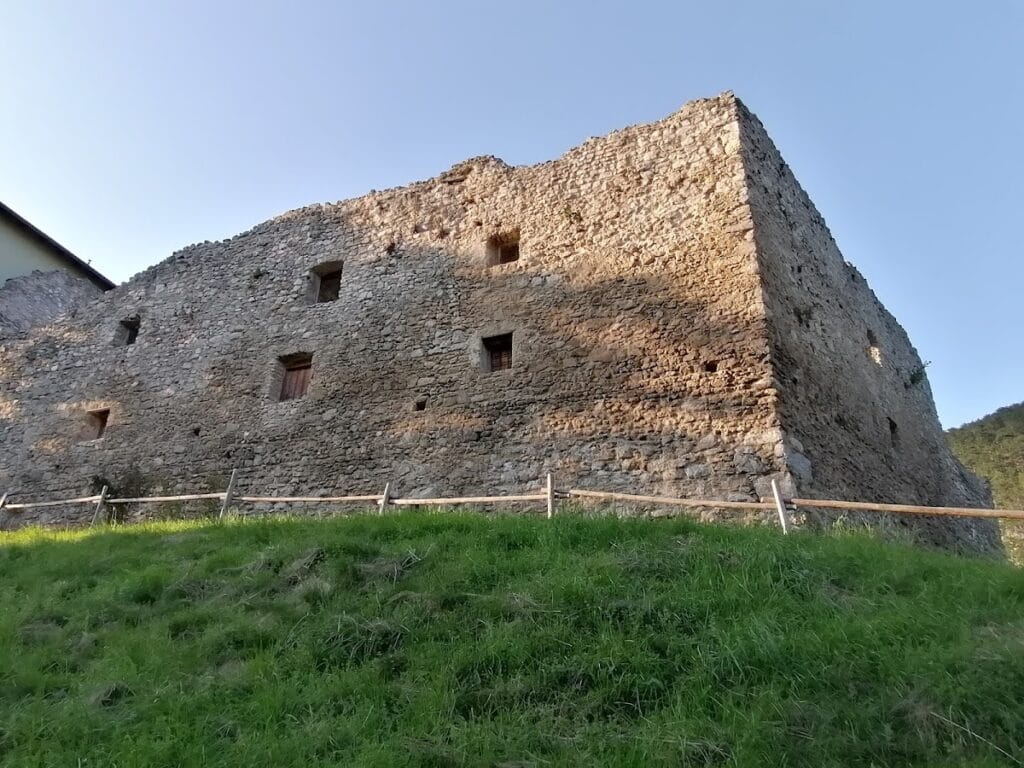 Puchberg Castle Ruins: A Medieval Hilltop Castle in Austria 2 Burgruine Puchberg