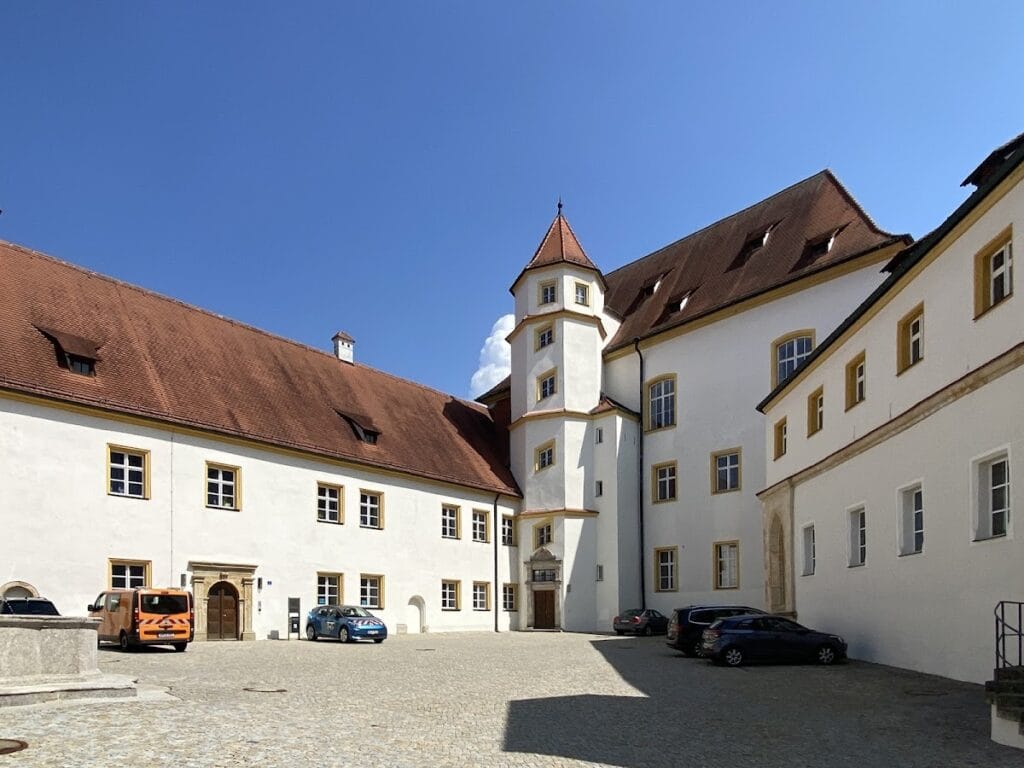 Burg Sulzbach: A Medieval Seat of Lordship and Palace Complex in Germany 1 Burg Sulzbach