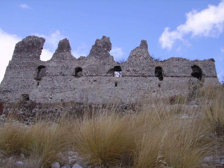 Rocca Montis Dragonis: A Medieval Fortress on Monte Petrino, Italy