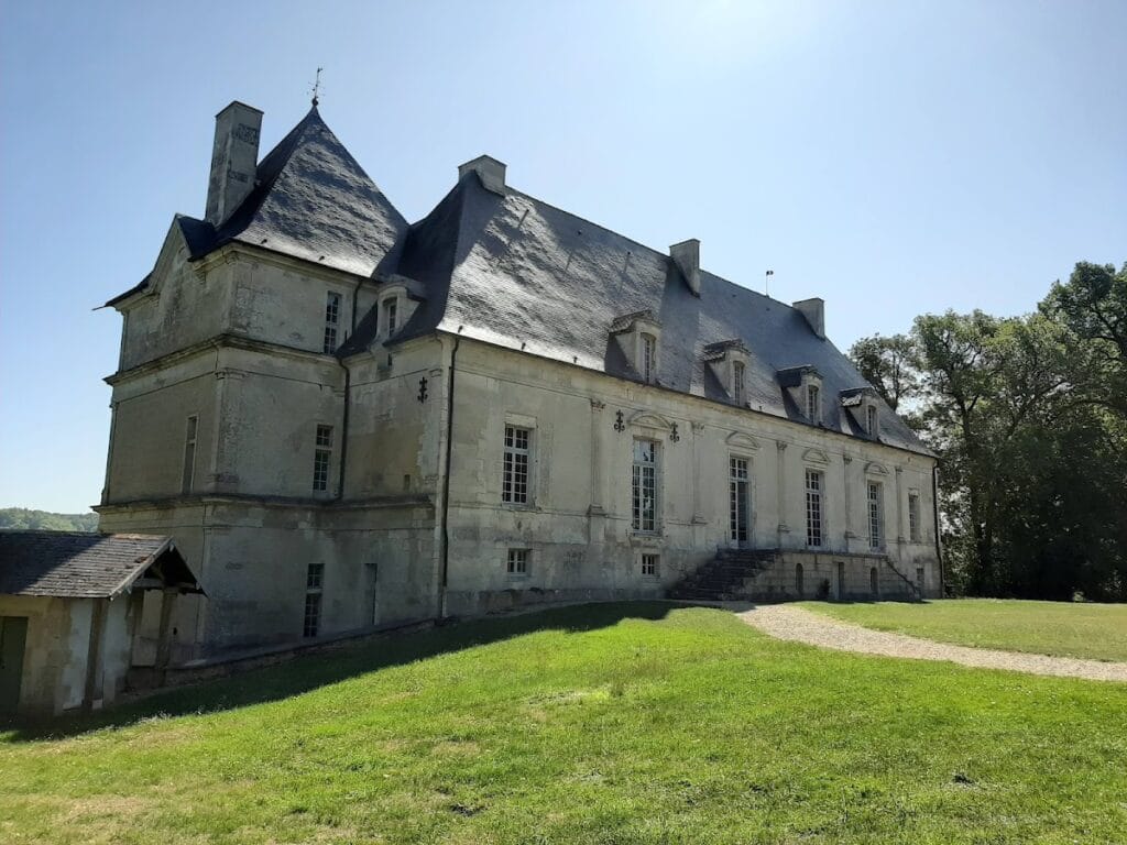 Château de Nuits: A Renaissance Château and Defensive Residence in France 2 Château de Nuits