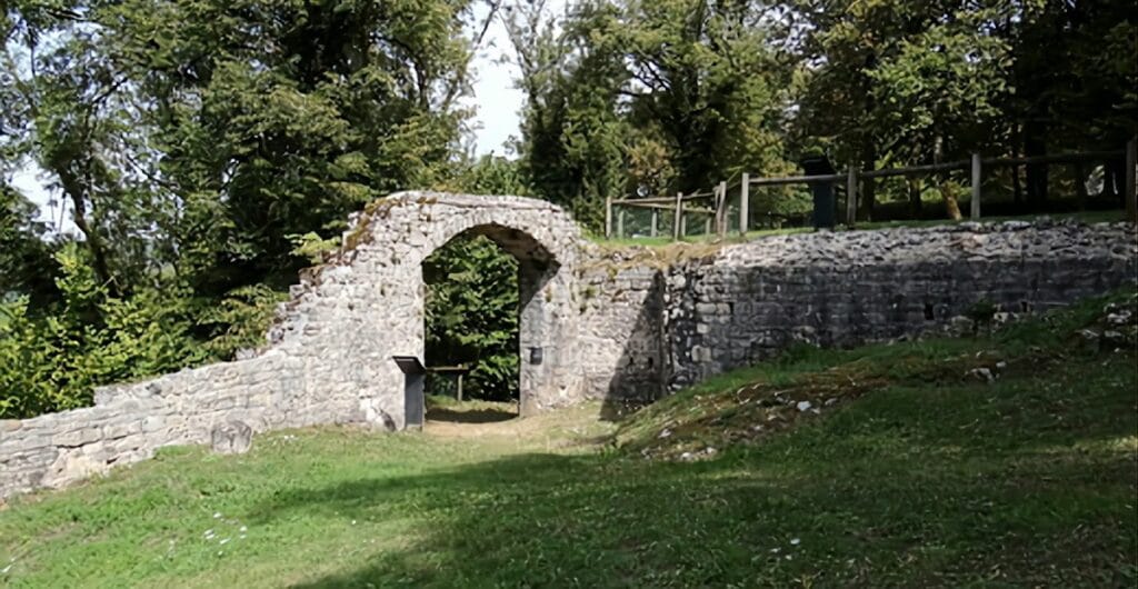 Château de Scey: A Medieval Fortress and Renaissance Residential Castle in France 5 Château de Scey