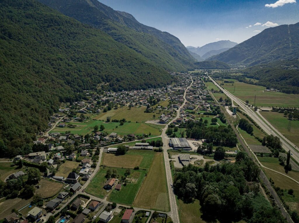 Château de Chantemerle: A Medieval Fortress in Tours-en-Savoie, France 9 Château de Chantemerle