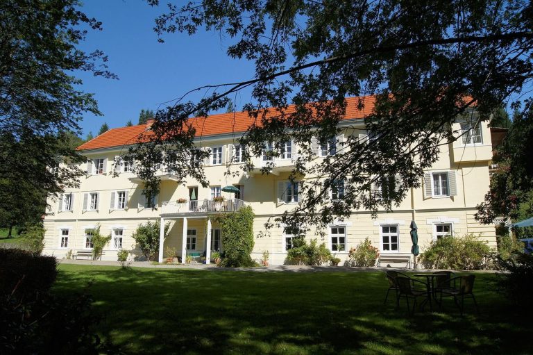 Pichlschloss: A Renaissance Noble Residence and Former Sanatorium in Austria
