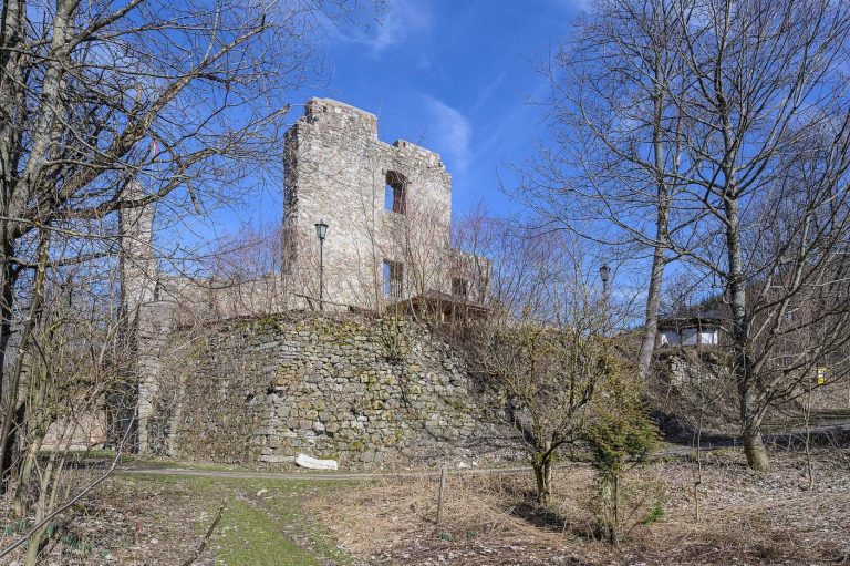 Seisenburg: A Castle Ruin and Renaissance Palace in Austria