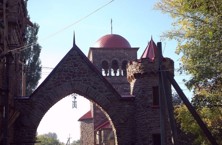 Mścichowski Manor: A Palace-and-Park Estate in Ukraine