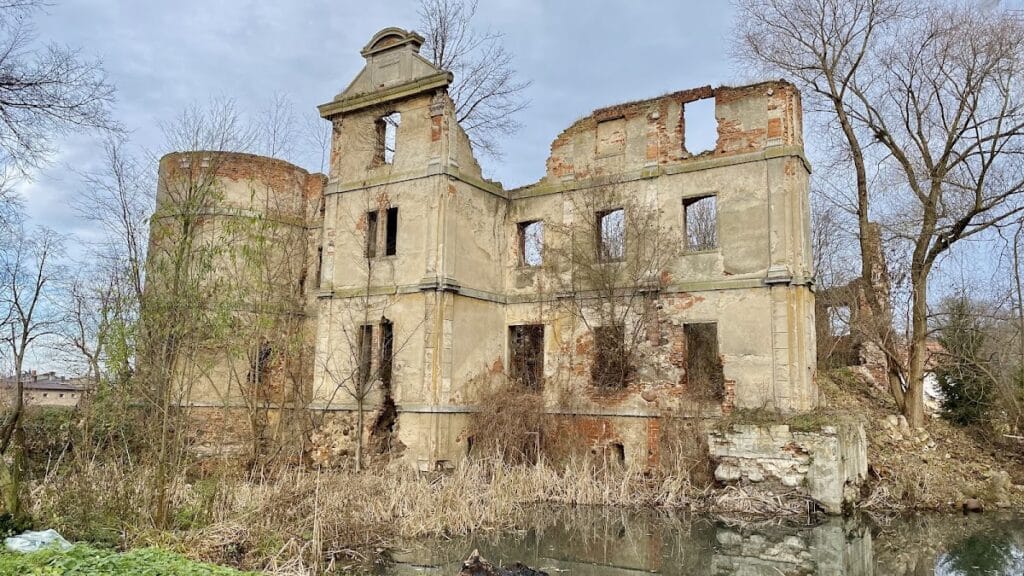 Ruins of the Baroque Castle in Czernina, Poland 2 Ruins of Baroque Castle in Czernina
