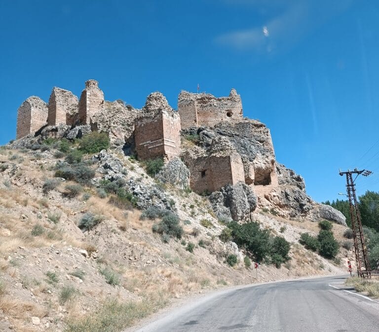 Hurman Castle: A Historic Fortress in Dağlıca, Turkey