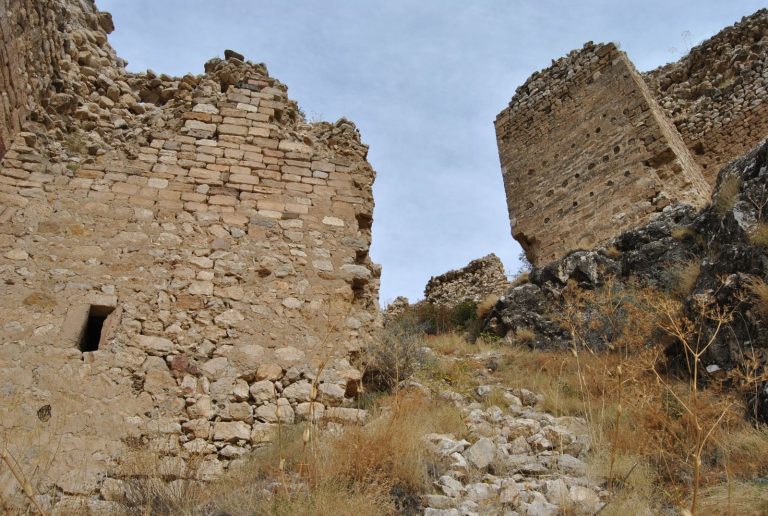 Hurman Castle: A Byzantine–Seljuk Fortress in Türkiye