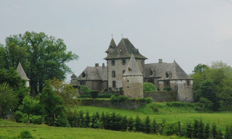 Château de Vixouze: A Medieval Fortified Castle in France