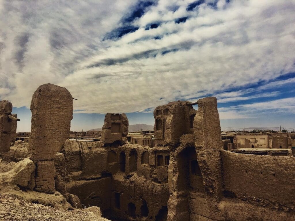 Izadkhast Castle: A Historic Fortified Settlement in Iran 6 Izadkhast Castle