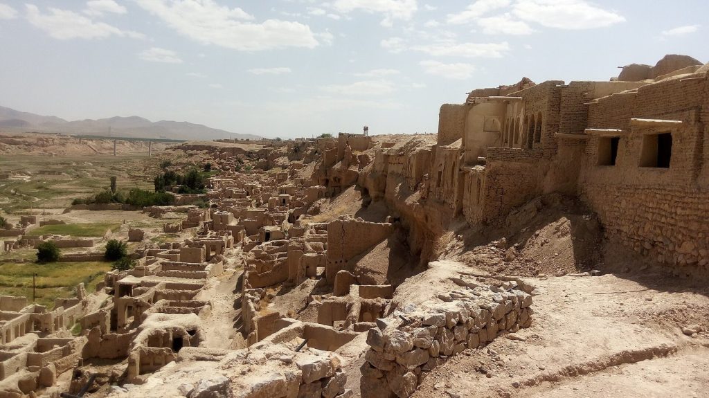 Izadkhast Castle: A Sasanian Fortified Settlement in Iran 1 Izadkhast Castle