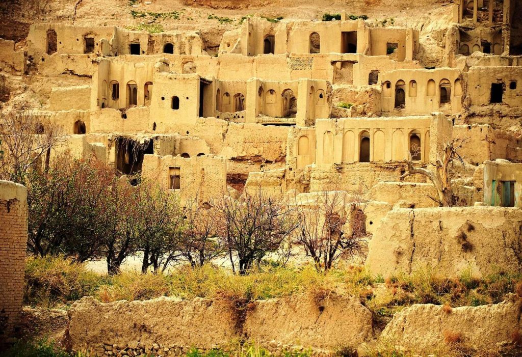 Izadkhast Castle: A Sasanian Fortified Settlement in Iran 4 Izadkhast Castle