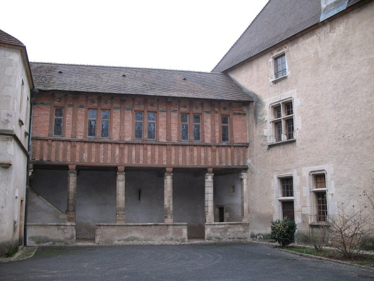 Château de Corcelles-en-Beaujolais: A Fortified Lordly Residence in France