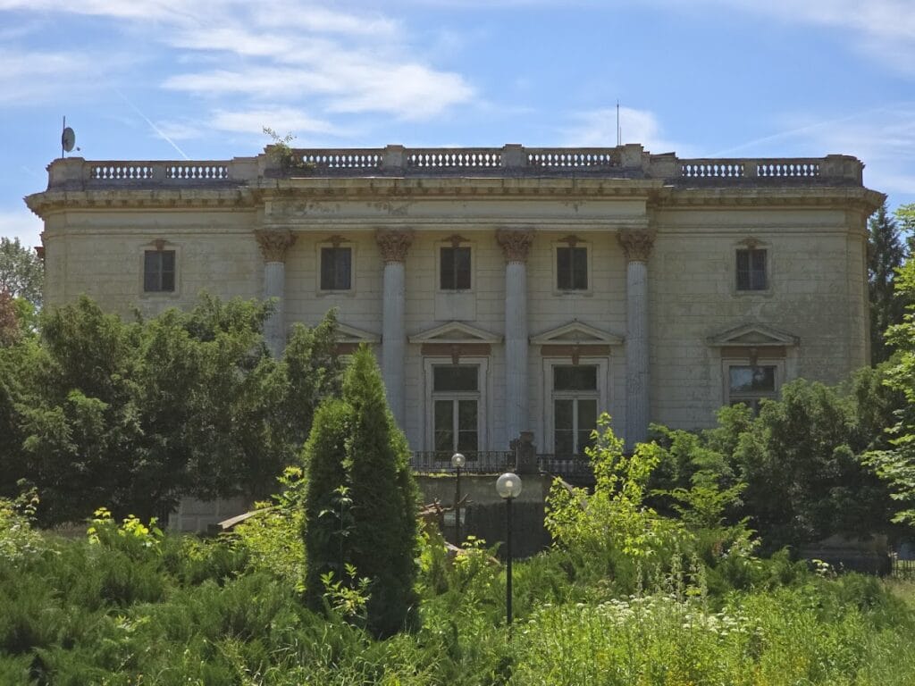 Mocioni-Teleki castle