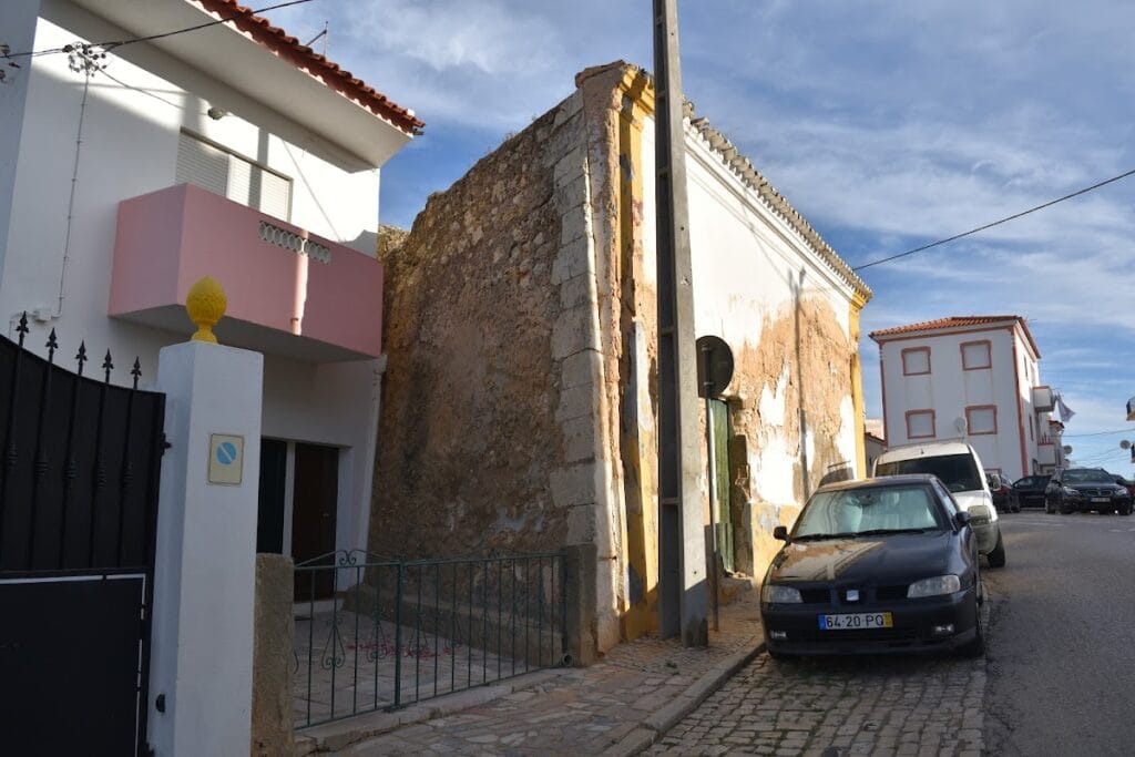 Castle of Alcantarilha: A Fortified Algarve Complex in Portugal 2 Castle of Alcantarilha