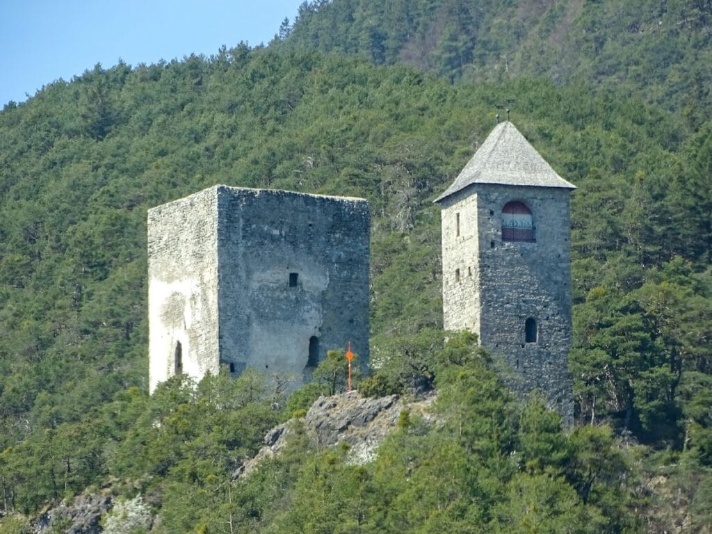 Burgruine Fragenstein: A Medieval Hill Castle in Austria 1 Burgruine Fragenstein