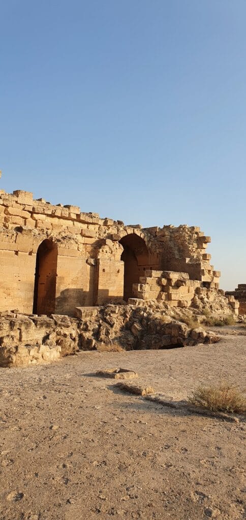 Qal'at Najm: A Medieval Fortress on the Euphrates in Syria 4 Qal'at Najm