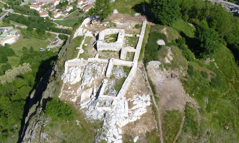 Montréal-de-Sos Castle: A Comital Fortress in France