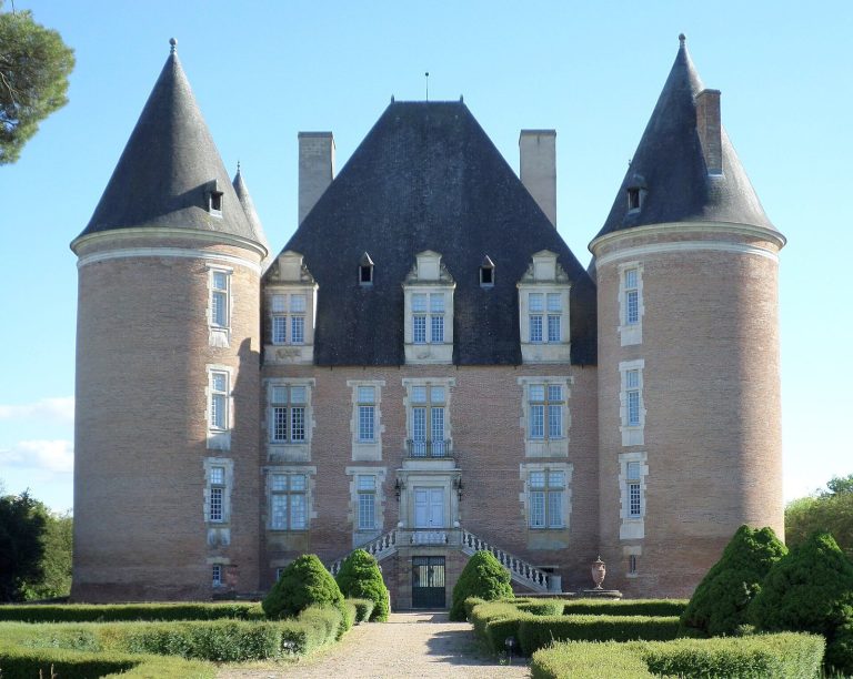 Château de Saint-Élix-le-Château: A French Renaissance Residence