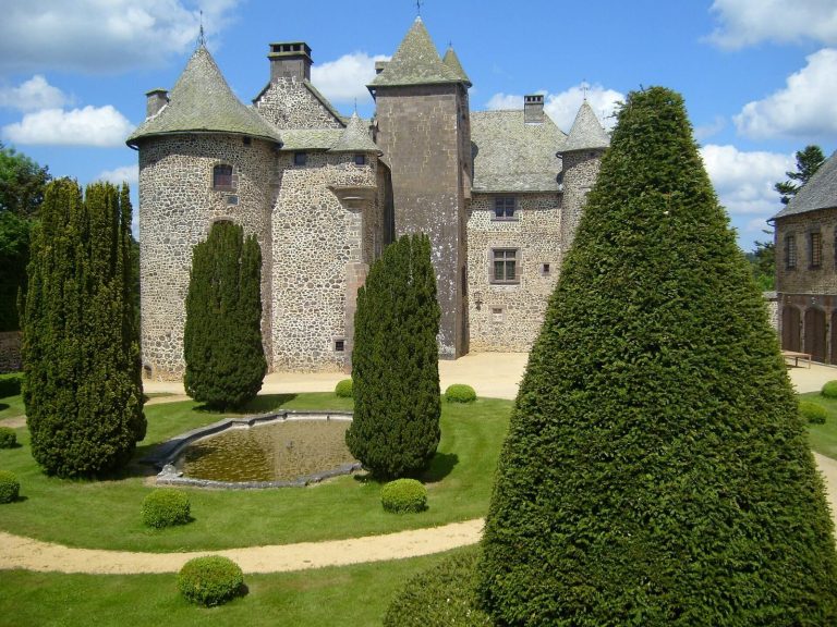 Château de Cordès: A Medieval Fortress and Residential Château in France