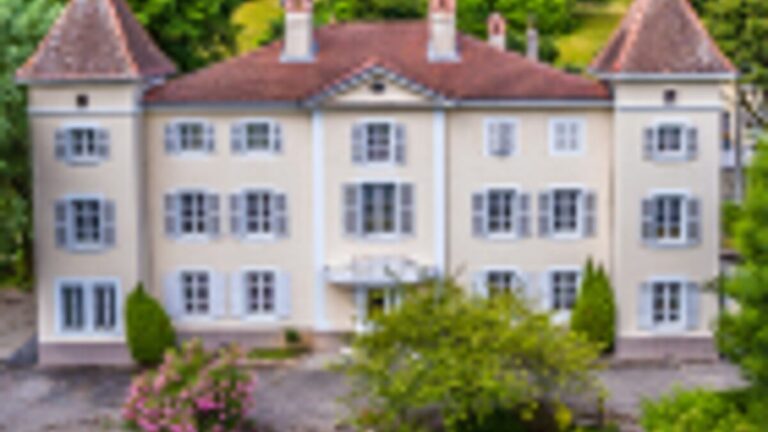 Château de Chaulnes: A Historic Noble Residence in Noyarey, France