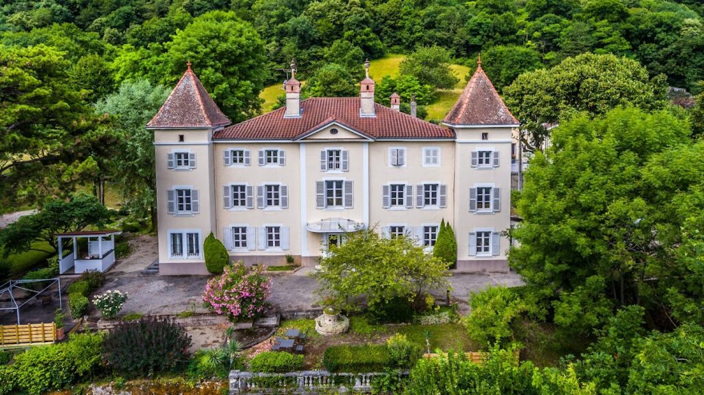 Château de Chaulnes: A Historic Noble Residence in Noyarey, France 10 Château de Chaulnes