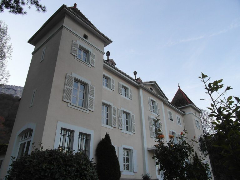 Château de Chaulnes: A Former Seigneurial Residence in France