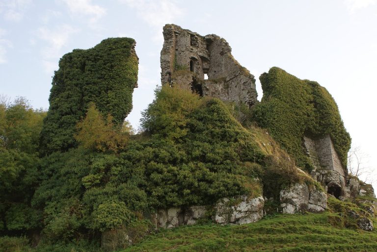 Carrigogunnell: A Medieval Irish Castle on the River Shannon
