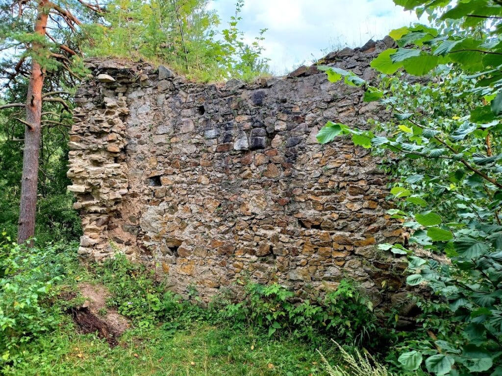 Louzek Castle: A Medieval Fortress in the Czech Republic 8 Louzek