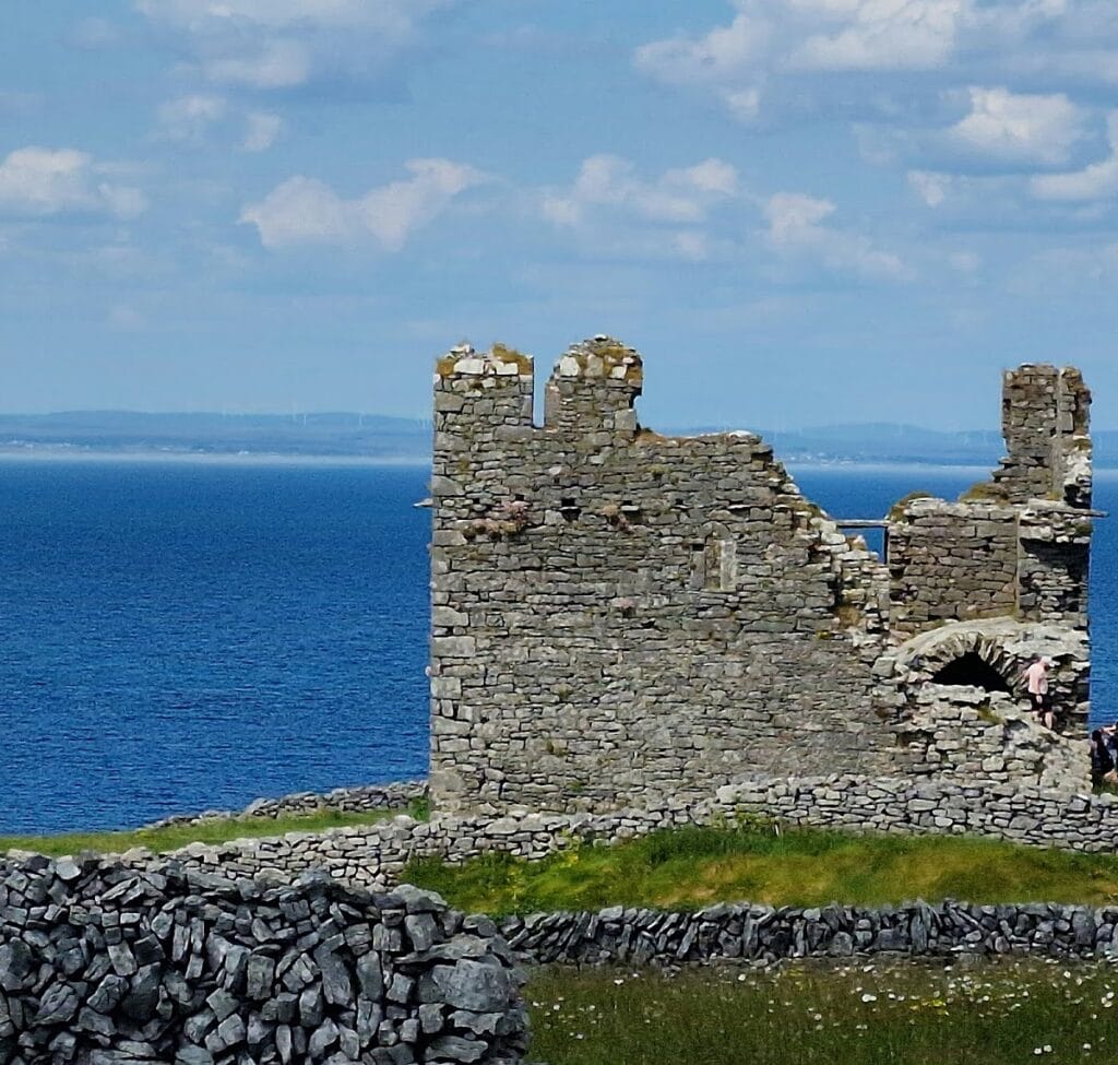 O'Brien's Castle: A Fifteenth-Century Tower House on Inisheer 1 O'Brien's Castle