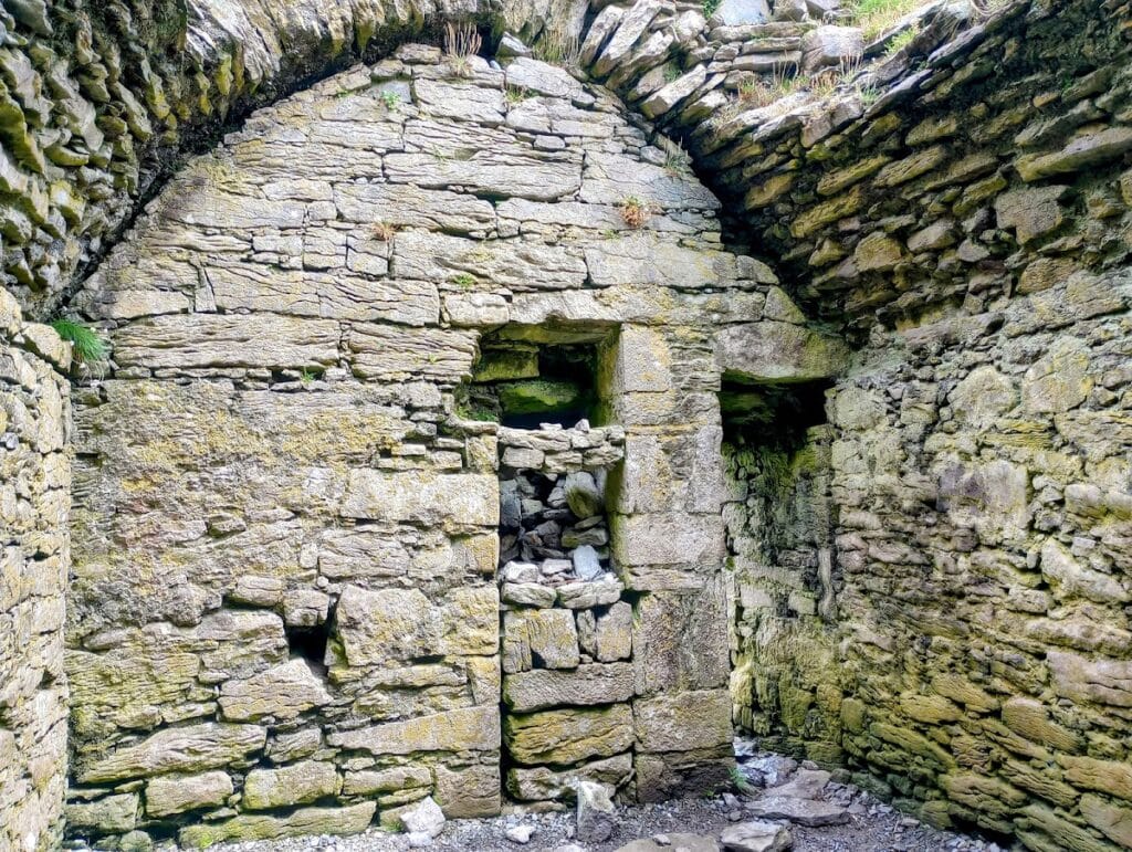 O'Brien's Castle: A Fifteenth-Century Tower House on Inisheer 5 O'Brien's Castle