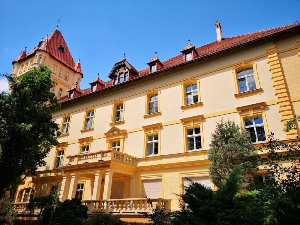 Osieczna Castle: A Medieval Stronghold and Historic Residence in Poland 1 Osieczna Castle