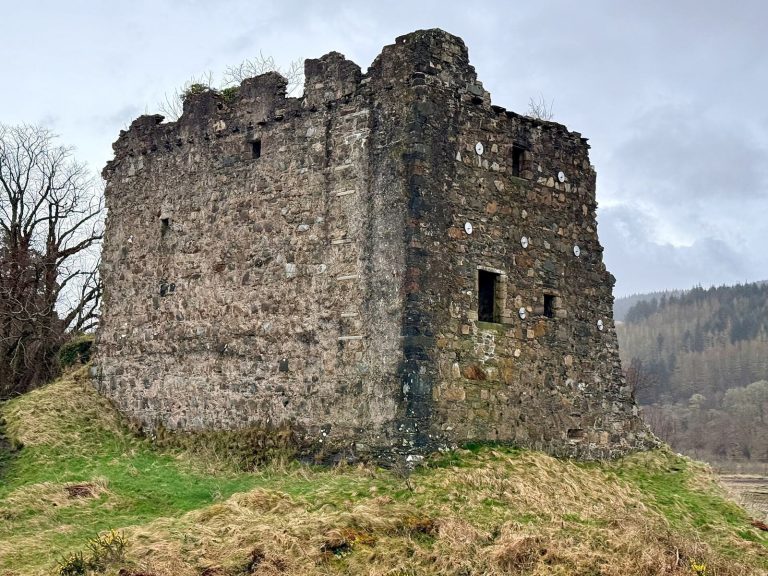 Old Lachlan Castle: A Clan MacLachlan Residence in Scotland