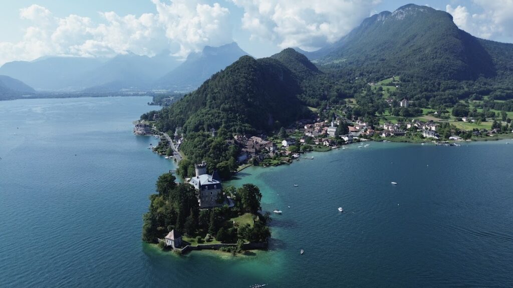 Château de Duingt: A Medieval Fortress in Duingt, France 9 Château de Duingt