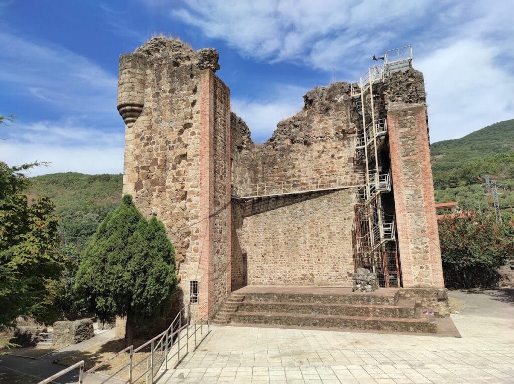 Castle of Valverde de la Vera: A Fortified Historic Complex in Spain 2 Castle of Valverde de la Vera
