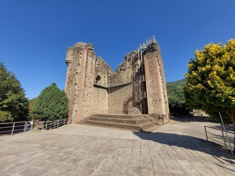 Castle of Valverde de la Vera: A Fortified Historic Complex in Spain