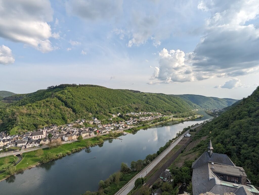 Bischofstein Castle: A Historic Fortress in Münstermaifeld, Germany 6 Bischofstein Castle