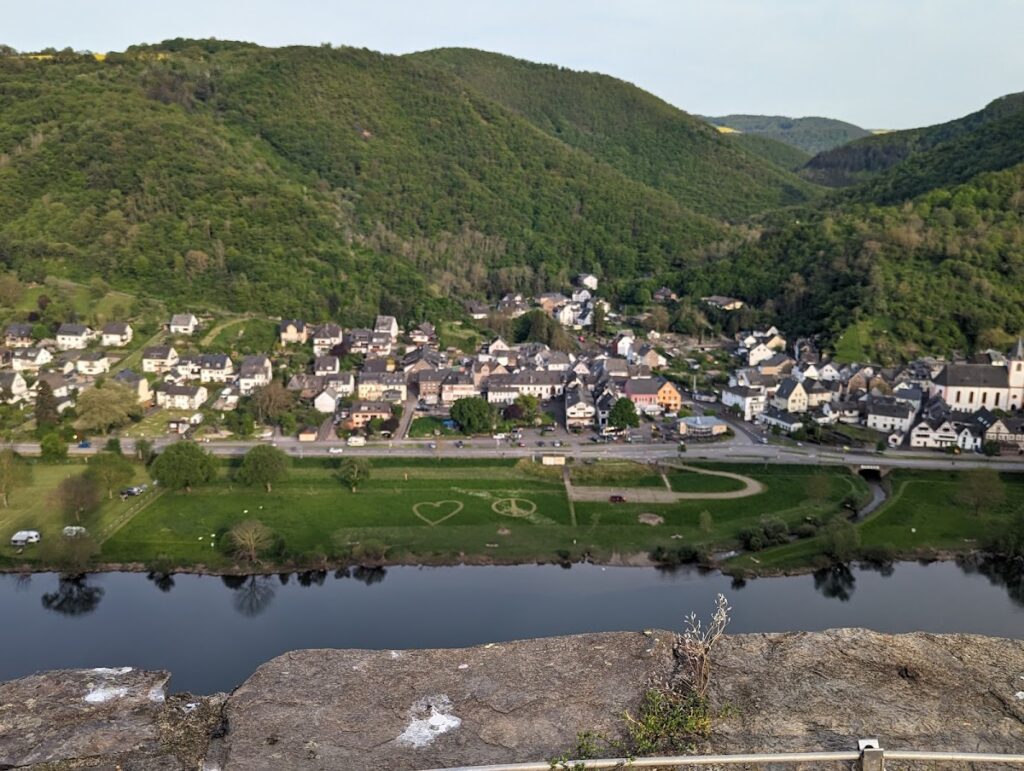 Bischofstein Castle: A Historic Fortress in Münstermaifeld, Germany 8 Bischofstein Castle