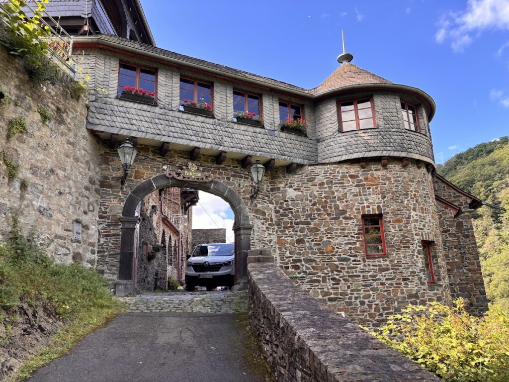 Bischofstein Castle: A Historic Fortress in Münstermaifeld, Germany 10 Bischofstein Castle
