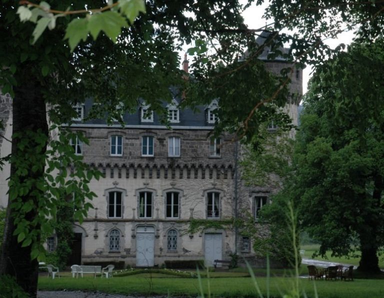 Château de Sédaiges: A Medieval and Neo-Gothic Seigneurial Residence in France
