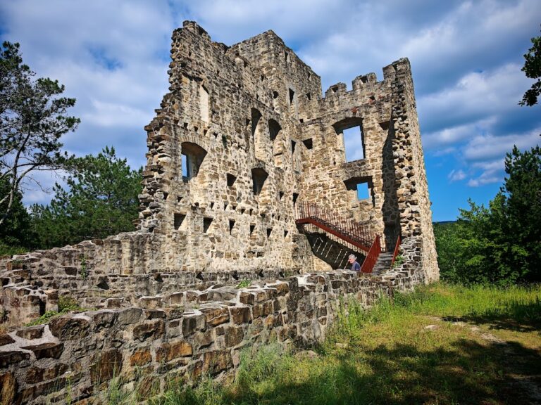 Posert Castle: A Medieval Fortress in Cerovlje, Croatia