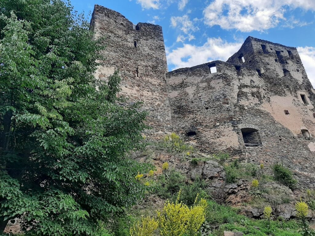 Kronsegg Castle Ruins: A Medieval Fortress in Austria 2 Burgruine Kronsegg