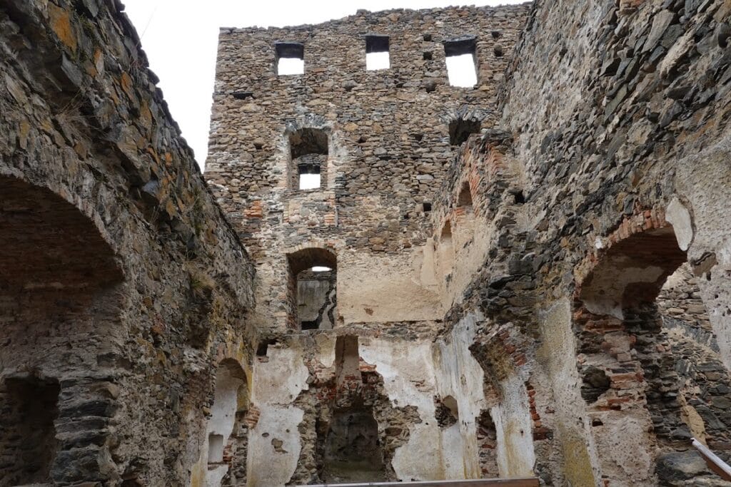 Kronsegg Castle Ruins: A Medieval Fortress in Austria 3 Burgruine Kronsegg